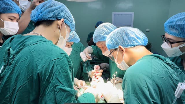 Giải pháp căn cơ để bệnh viện đảm bảo đủ thuốc, trang thiết bị y tế