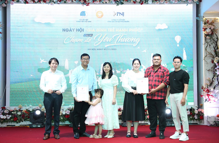 Trao giải cuộc thi “Gia đình yêu thương” trên mạng xã hội TikTok