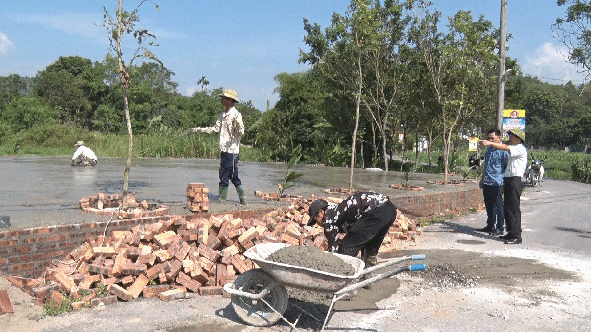 Khi tư tưởng đã thông , phong trào xây dựng đường giao thông diễn ra thuận lợi