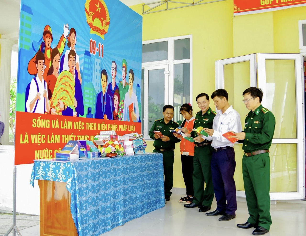 Hưởng ứng Ngày Pháp luật Việt Nam tại khu vực biên giới biển