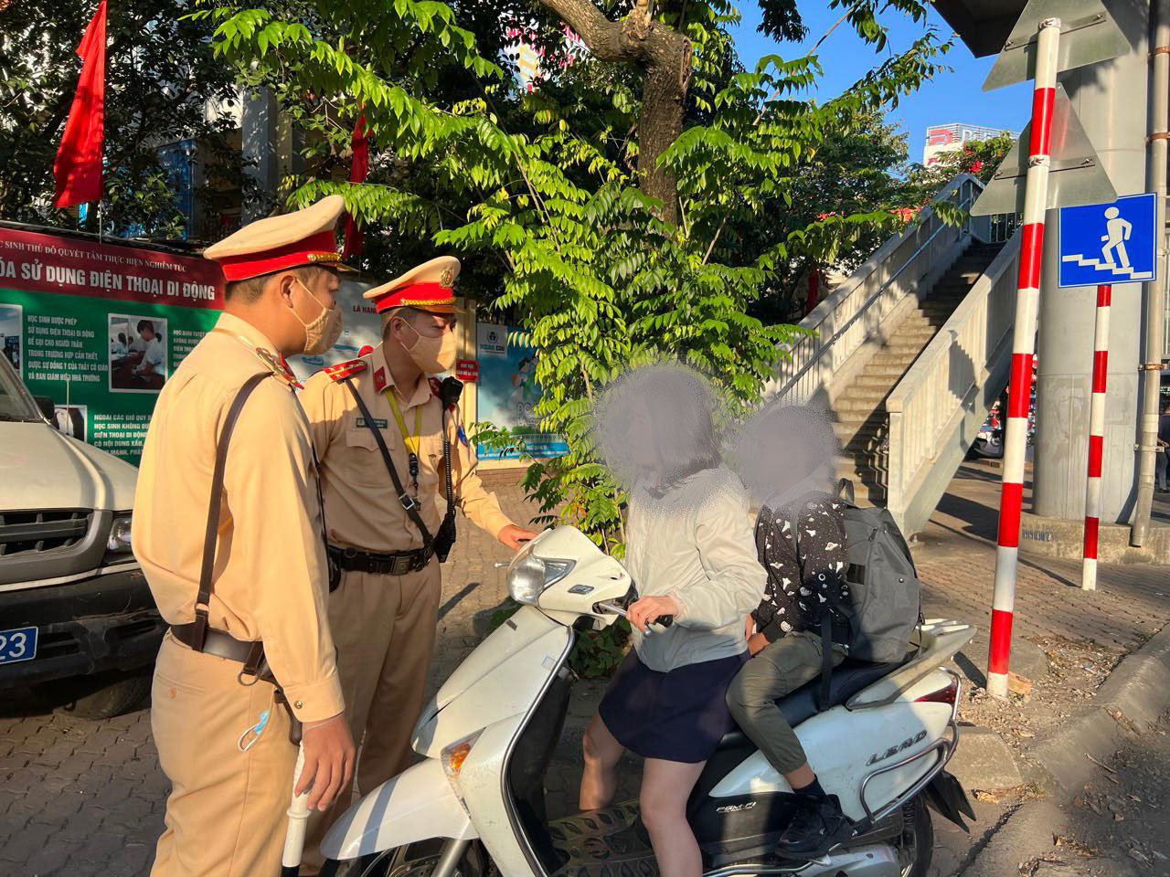 Bài 2 Người lớn không làm gương, sao dạy được trẻ