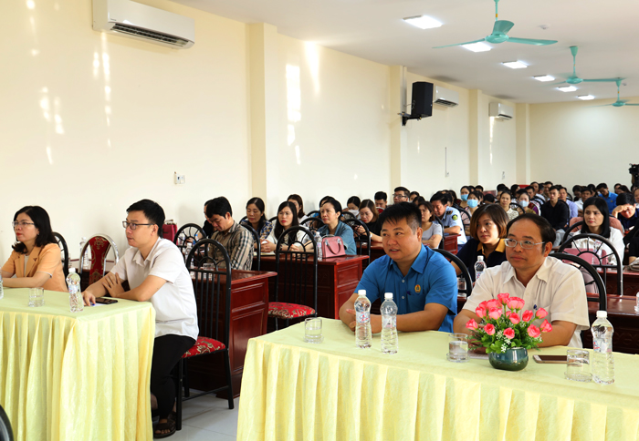 Hà Nam Công nhân, viên chức, lao động nâng cao ý thức chấp hành luật về an toàn giao thông