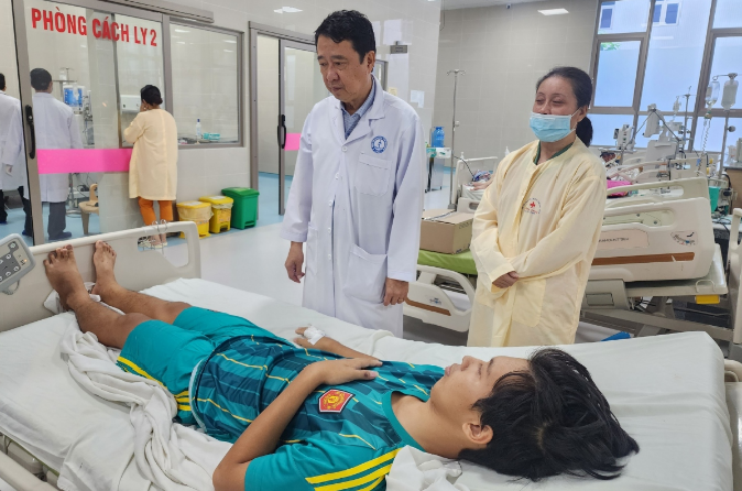 Tiền Giang Cứu sống 2 ca bệnh sốt xuất huyết và tay chân miệng rất nguy kịch
