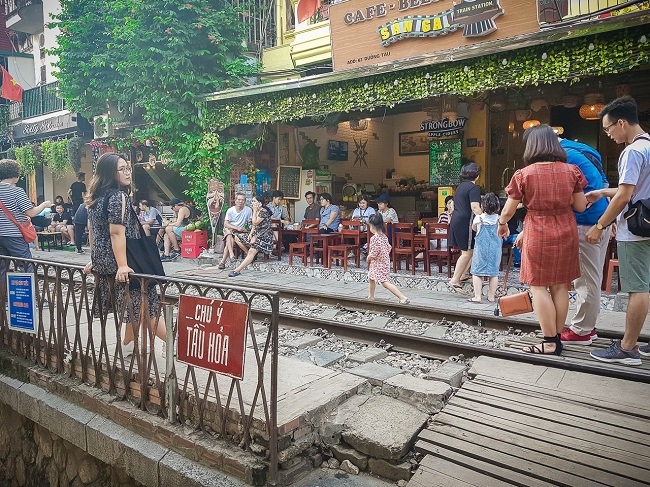 Đề nghị giải tỏa tụ điểm cà phê đường tàu