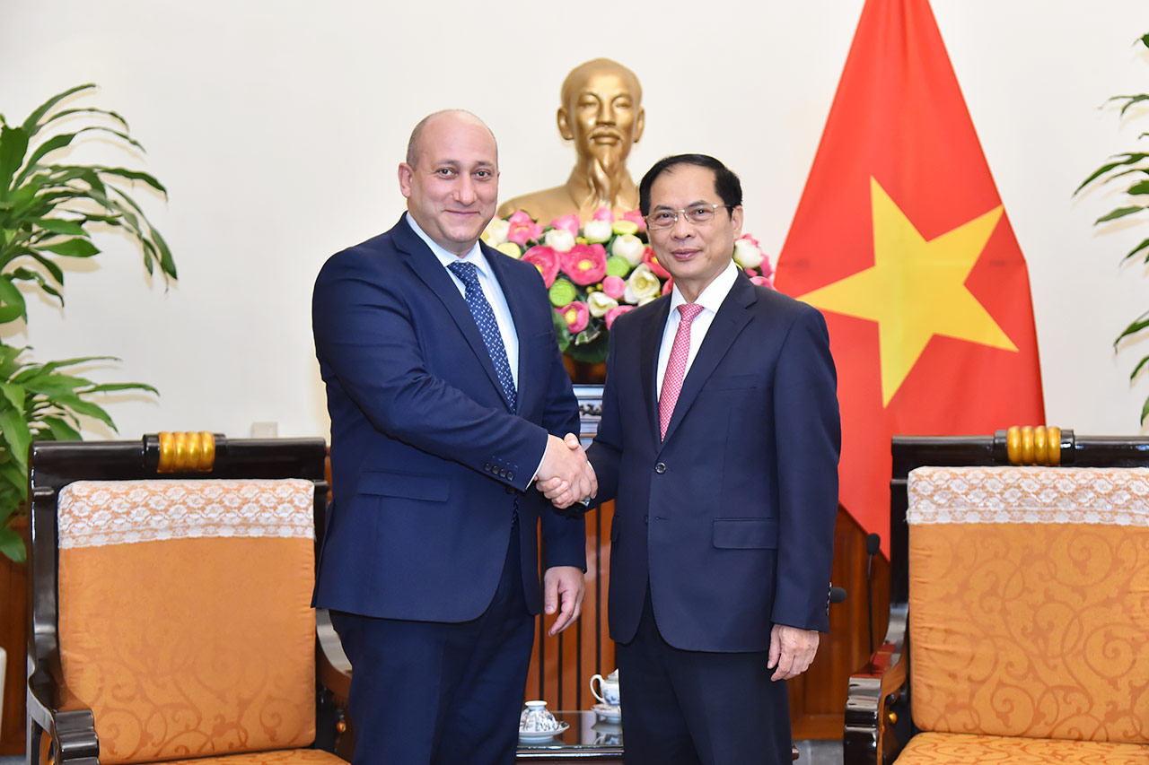 Việt Nam luôn mong muốn phát triển quan hệ hữu nghị truyền thống và hợp tác nhiều mặt với Grudia