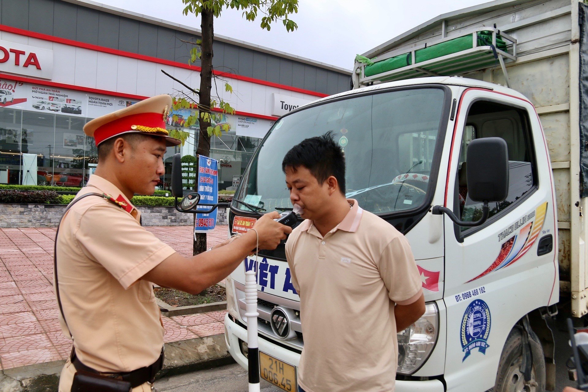 Cần mạnh tay với  ma men