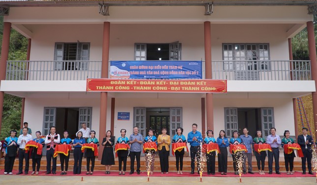 Lào Cai Khánh thành Nhà Văn hóa Cộng đồng dân tộc Bố Y