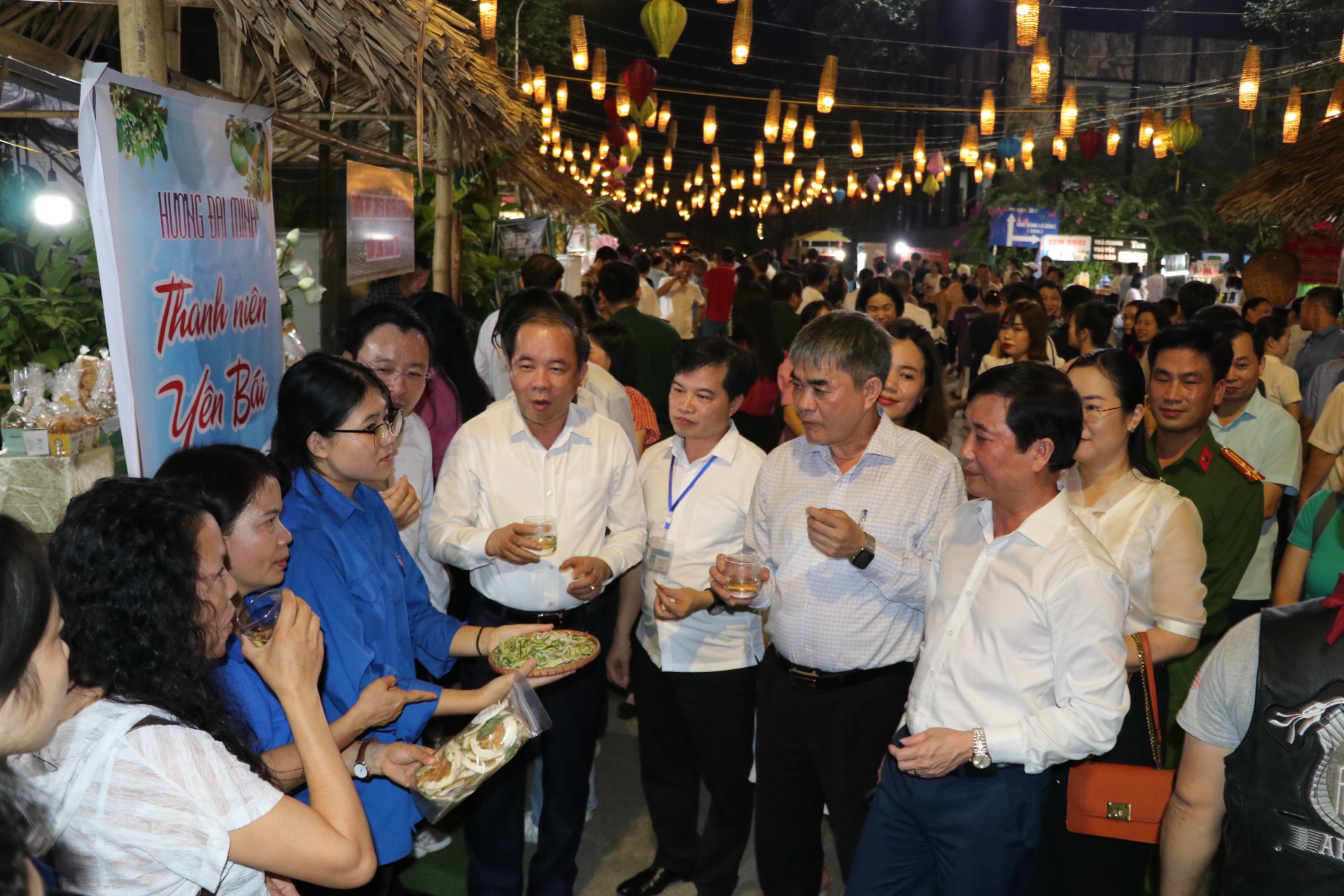 Ngày hội khám phá danh thắng hồ Thác Bà và sản vật bưởi Đại Minh
