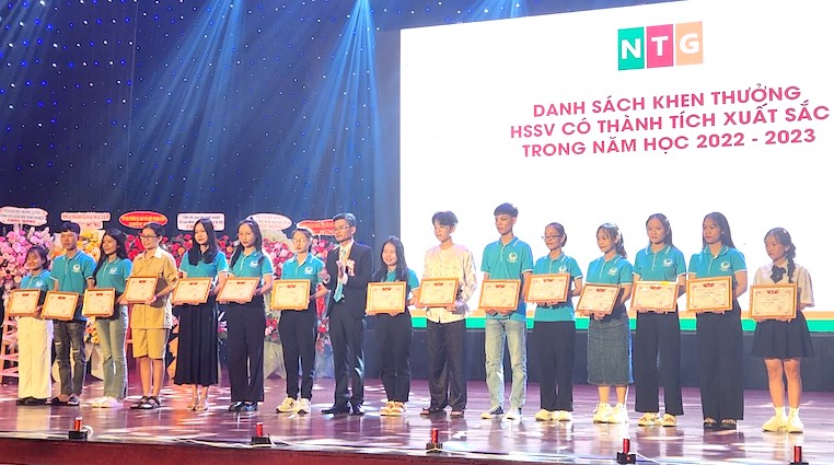 Xây dựng thành Trường Cao đẳng hàng đầu về đào tạo khối ngành sức khoẻ