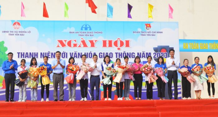 Sôi nổi Ngày hội “Thanh niên với văn hoá giao thông” tại Yên Bái