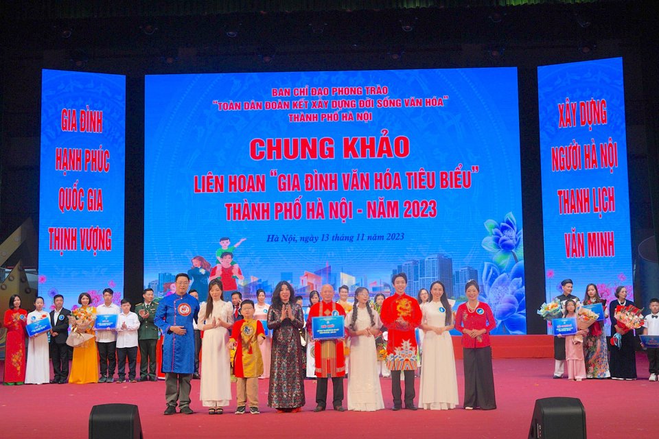 Liên hoan “Gia đình văn hoá tiêu biểu” TP Hà Nội lần thứ II