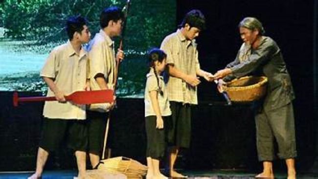 Công chúng TP HCM hào hứng đón nhận kịch về học và làm theo Bác Hồ kính yêu