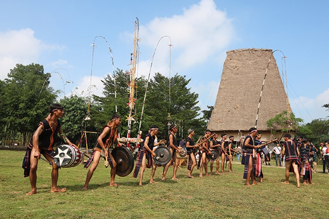 Người Bahnar mừng lúa mới