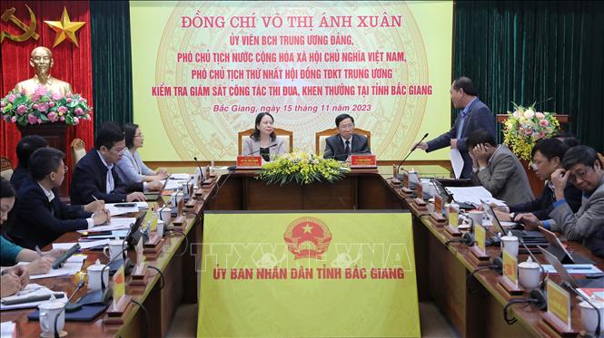 Gắn công tác thi đua khen thưởng với thực hiện nhiệm vụ chính trị