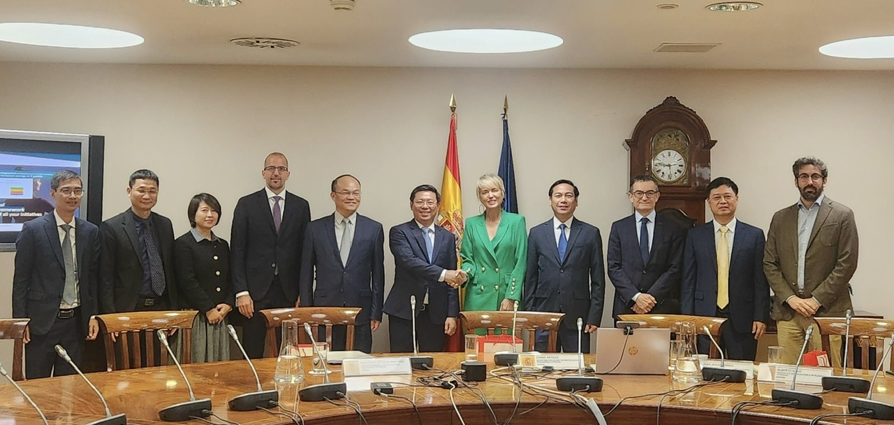 Đoàn Ban Tuyên giáo Trung ương thăm, làm việc tại Tây Ban Nha