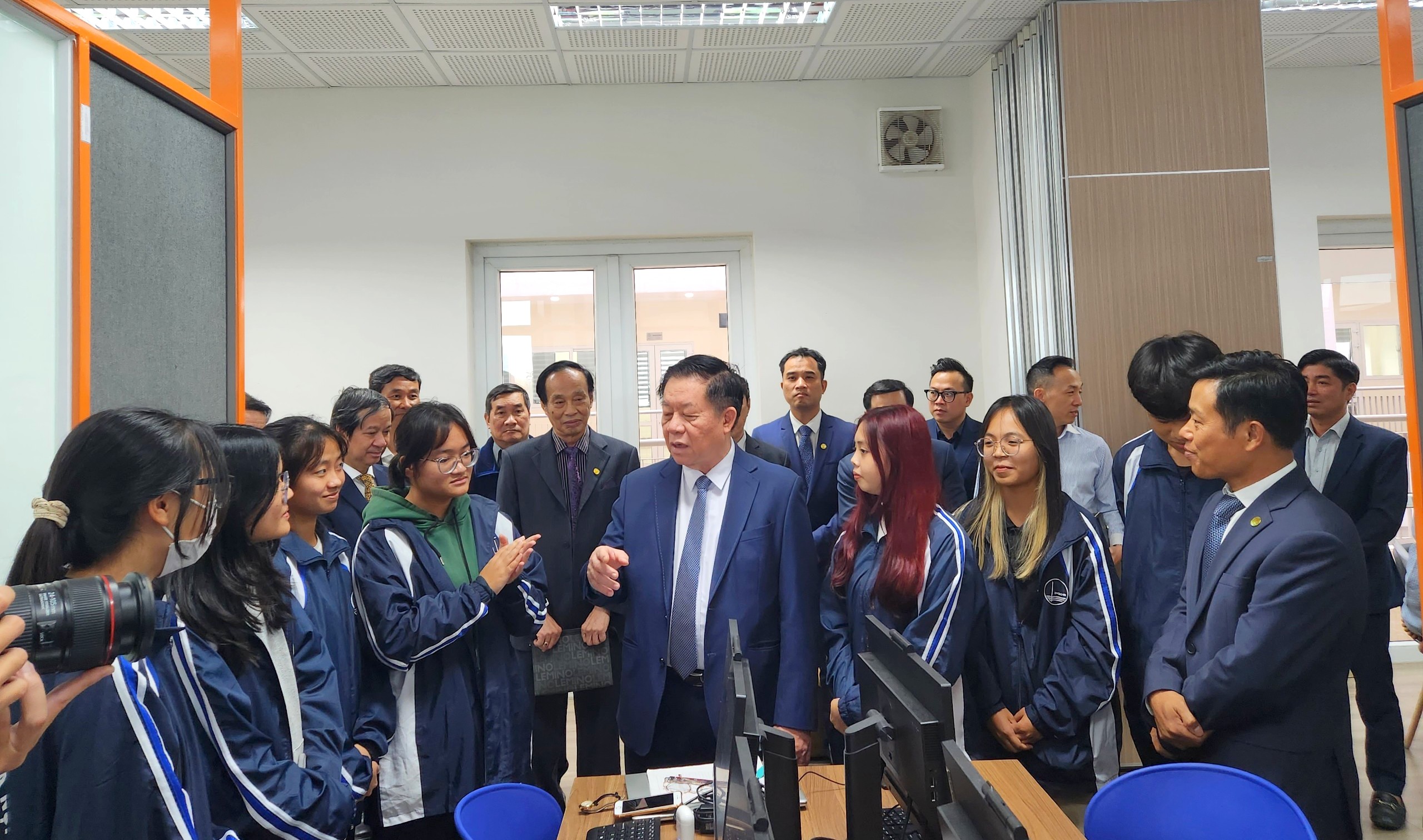 Tạo đột phá trong giáo dục, đào tạo nguồn nhân lực