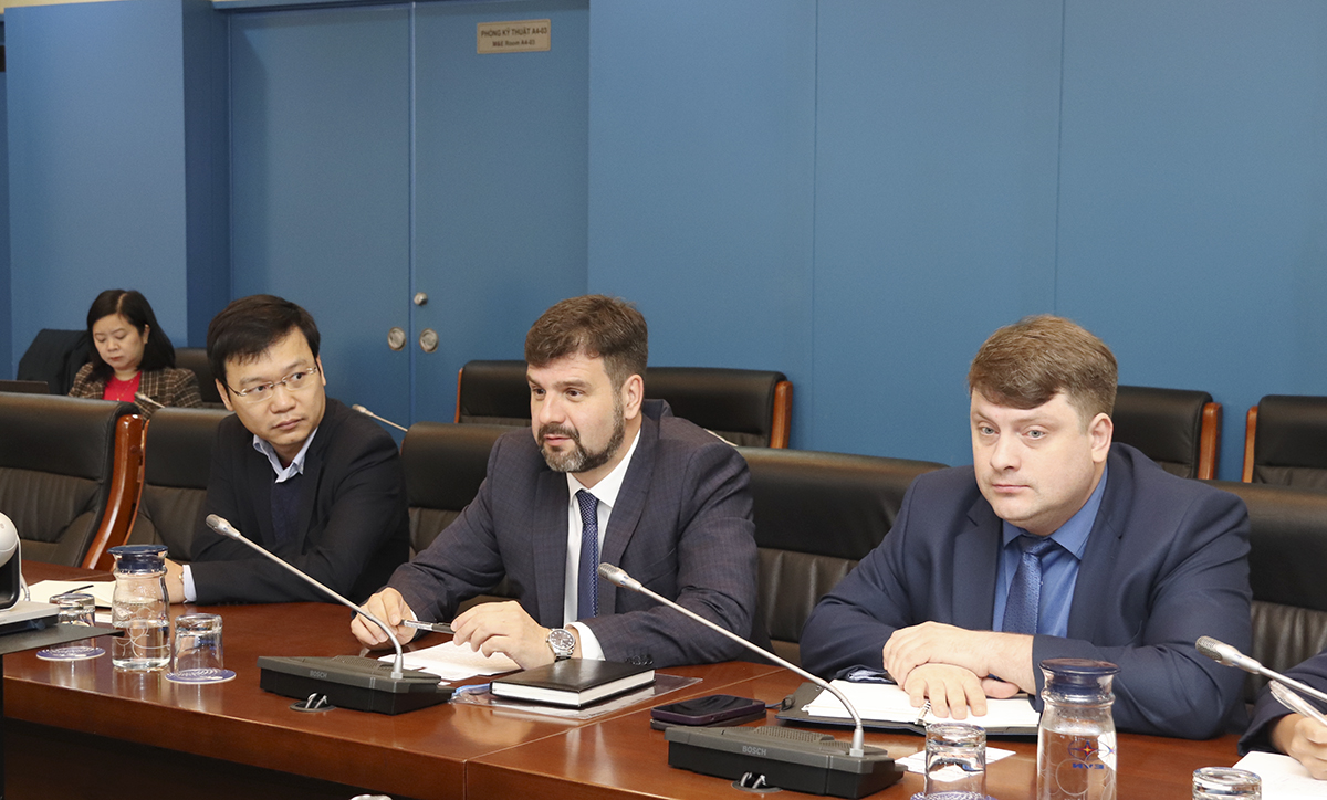 Phó Tổng giám đốc EVN làm việc với Đại sứ quán Nga và Đại học Quốc gia Hà Nội