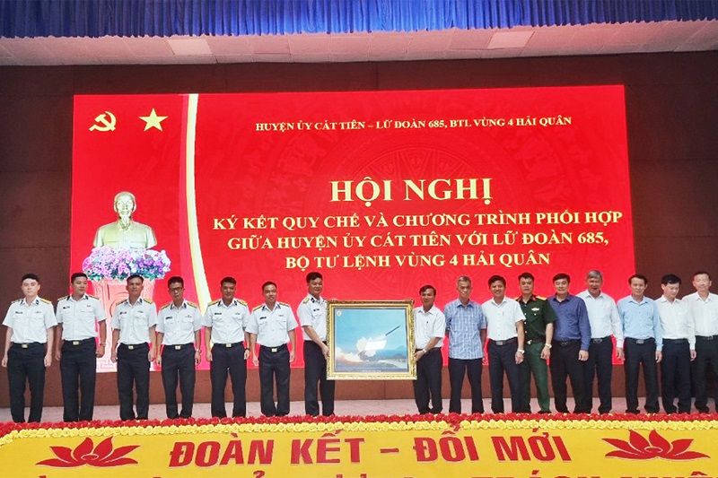 Tăng cường quan hệ đoàn kết quân dân