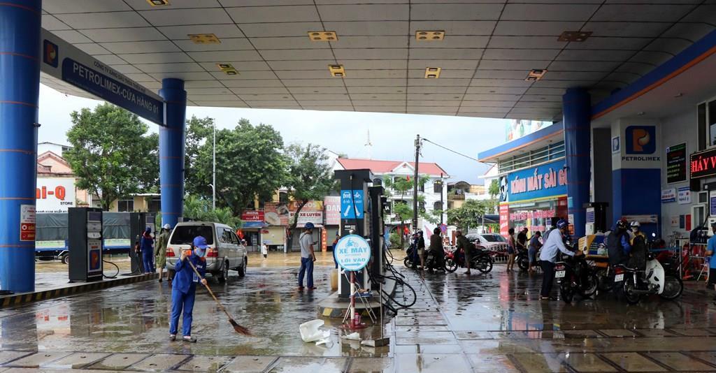 Thừa Thiên - Huế Nhanh chóng cấp điện trở lại những khu vực nước lũ đã rút