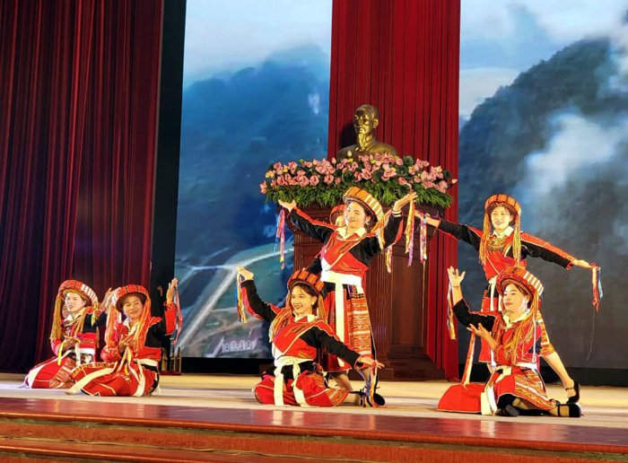 Dân tộc thiểu số ít người được hỗ trợ bảo tồn và phát triển bản sắc văn hóa truyền thống thế nào