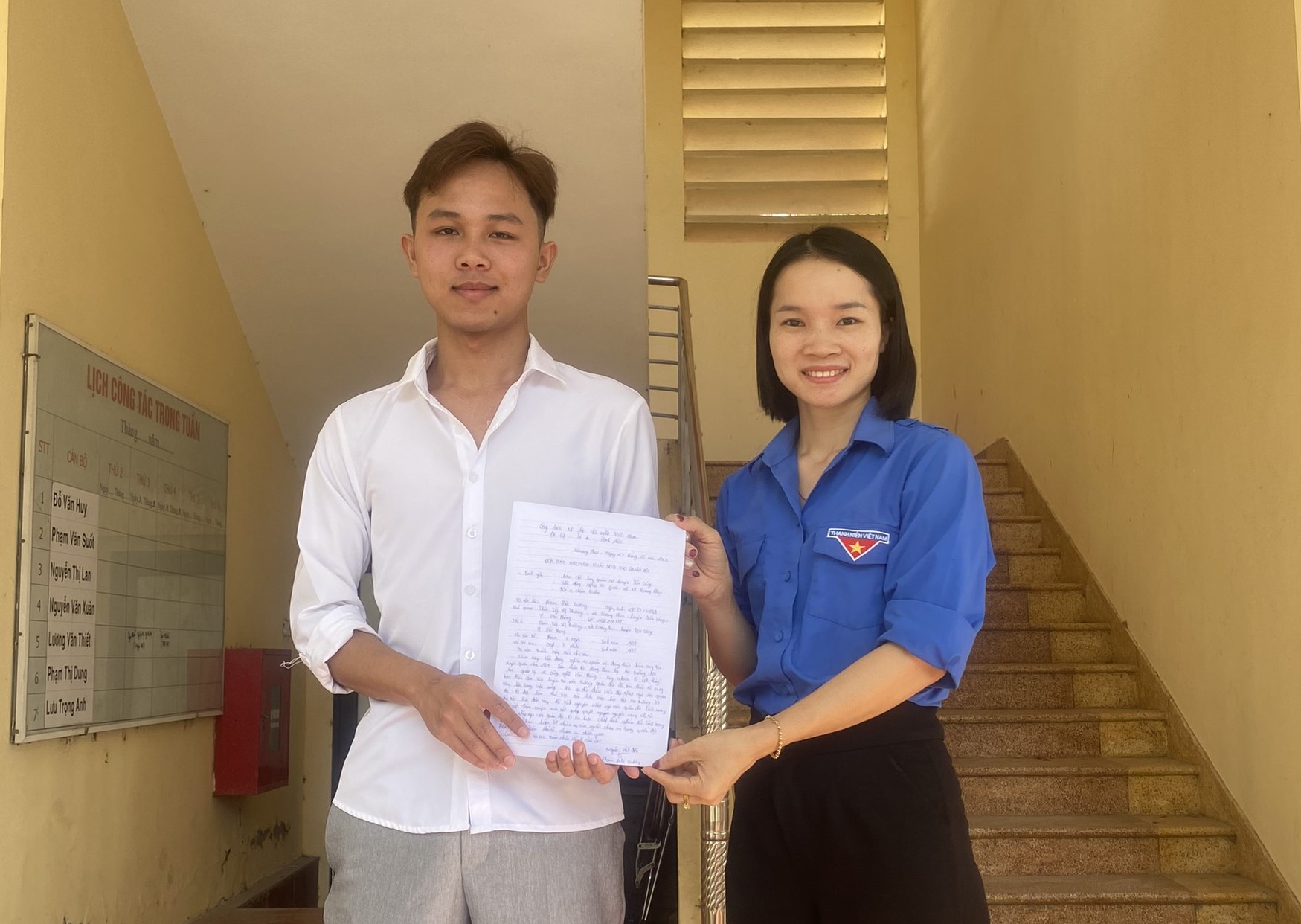 Xếp bút nghiên viết đơn nhập ngũ