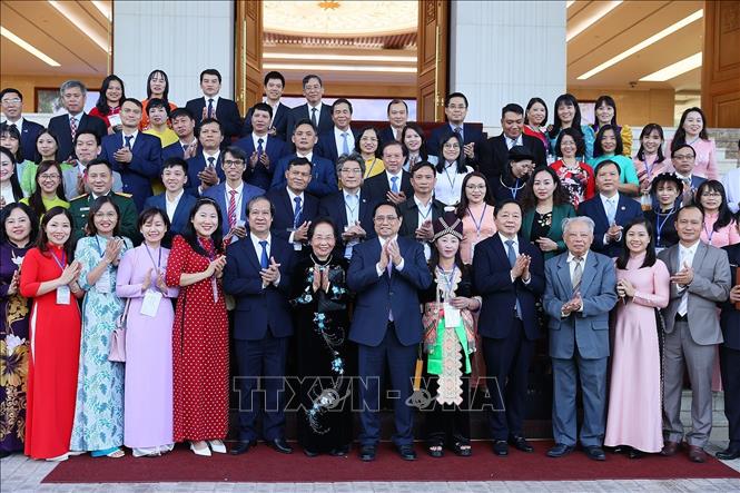 Hoàn thiện cơ chế, chính sách tuyển dụng, sử dụng, đãi ngộ giáo viên