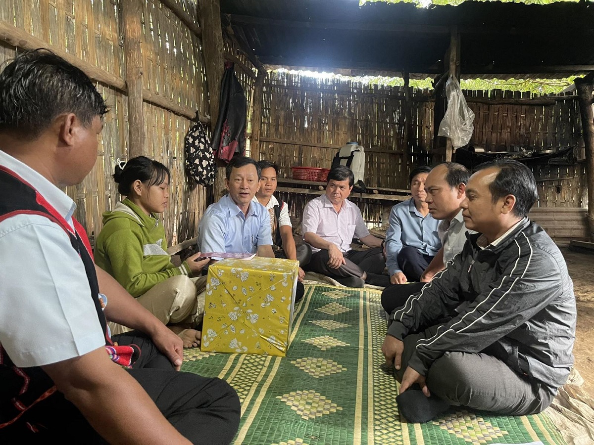 Bí thư Tỉnh ủy Kon Tum thăm thôn có nhiều đồng bào Xơ Đăng sinh sống