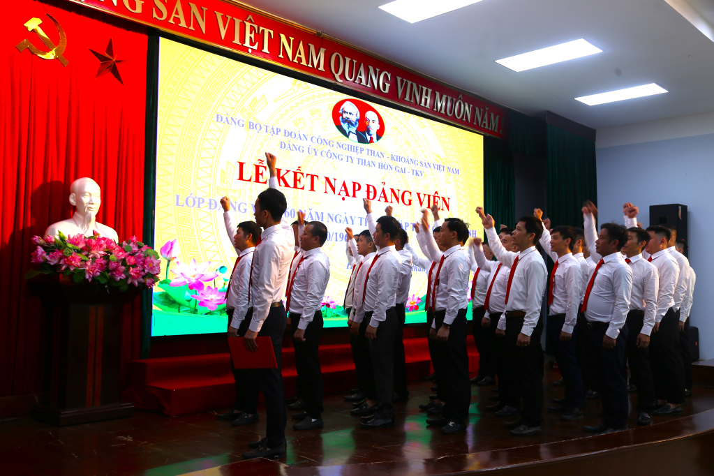 Đảng bộ Than Quảng Ninh đẩy mạnh công tác xây dựng Đảng