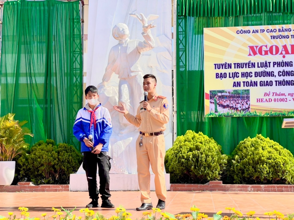 Tuyên truyền, giáo dục pháp luật về trật tự an toàn giao thông cho 45 000 học sinh