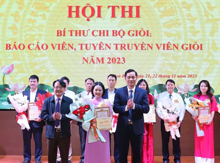 Hòa Bình Tổng kết, trao giải Hội thi “Bí thư chi bộ giỏi - Báo cáo viên, tuyên truyền viên giỏi năm 2023