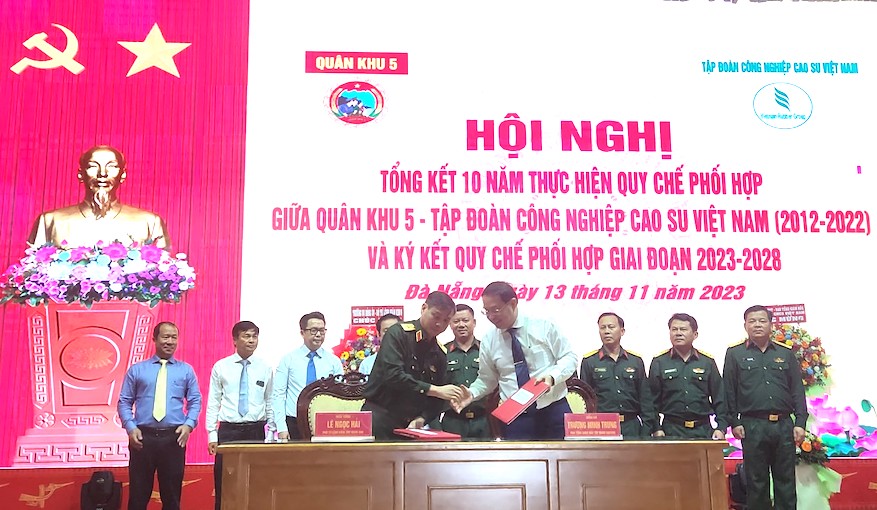 Phát triển kinh tế gắn với xây dựng thế trận quốc phòng - an ninh tại địa bàn cây cao su