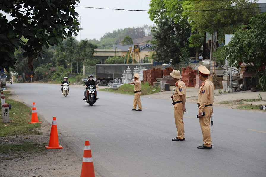 Tỉnh Hòa Bình Triển khai nhiệm vụ trọng tâm công tác bảo đảm TTATGT những tháng cuối năm