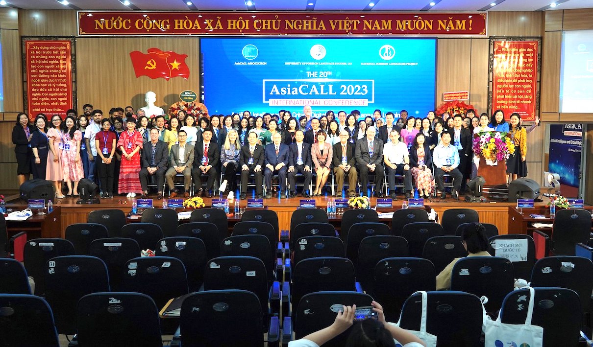 Tăng cường hiểu biết về ứng dụng trí tuệ nhân tạo và kiến thức kỹ thuật số trong học ngôn ngữ