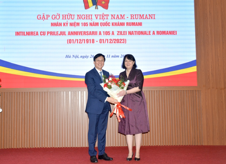 Gặp gỡ hữu nghị nhân kỷ niệm 105 năm Quốc khánh Romania