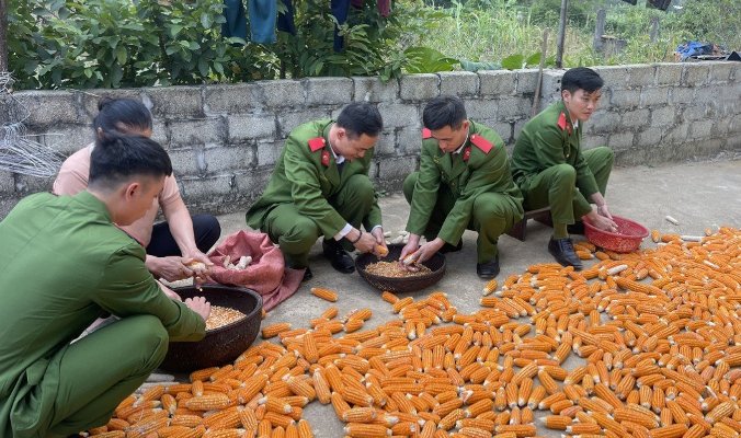 Hoạt động “ba cùng” với nhân dân của học viên Trường Cao đẳng CSND I