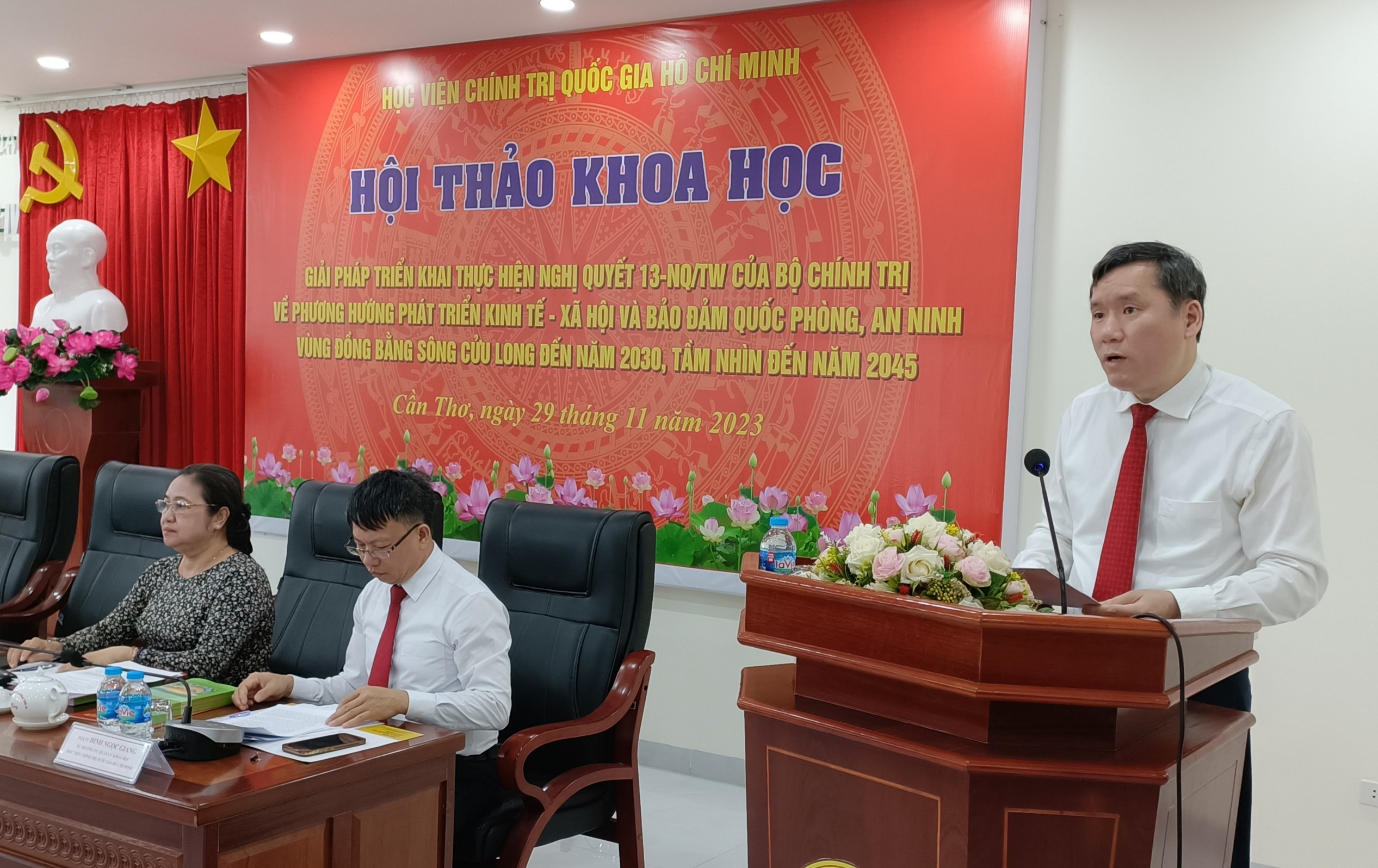 ​Tìm giải pháp triển khai thực hiện Nghị quyết 13-NQ TW của Bộ Chính trị