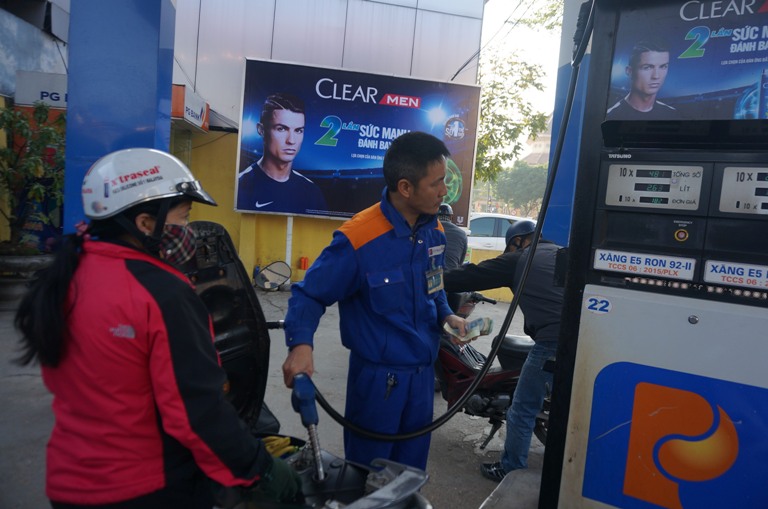 Xăng E5 RON 92 tăng 109 đồng lít