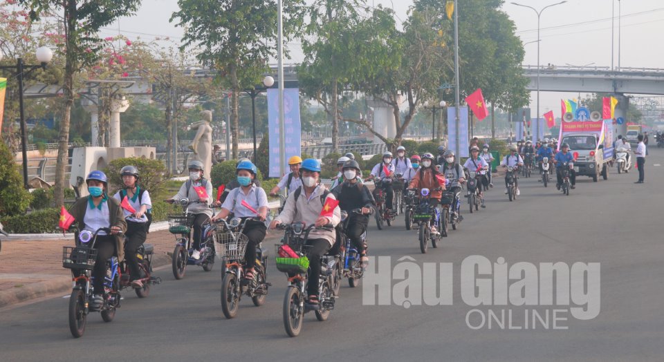 Hậu Giang Phát động Tháng hành động quốc gia về dân số và Ngày Dân số Việt Nam