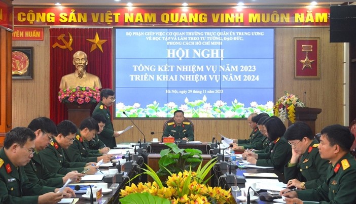Tiếp tục đẩy mạnh việc học tập và làm theo Bác trong toàn quân