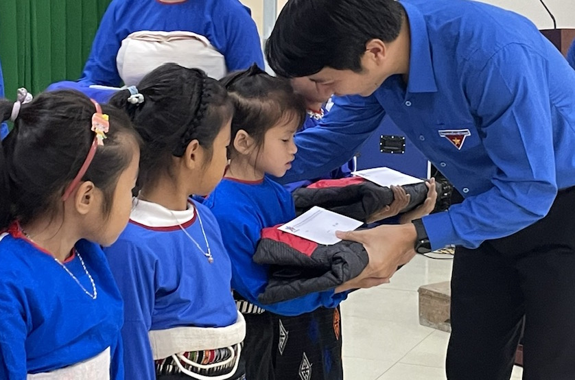Chăm lo, đồng hành cùng thanh thiếu nhi, người dân có hoàn cảnh khó khăn