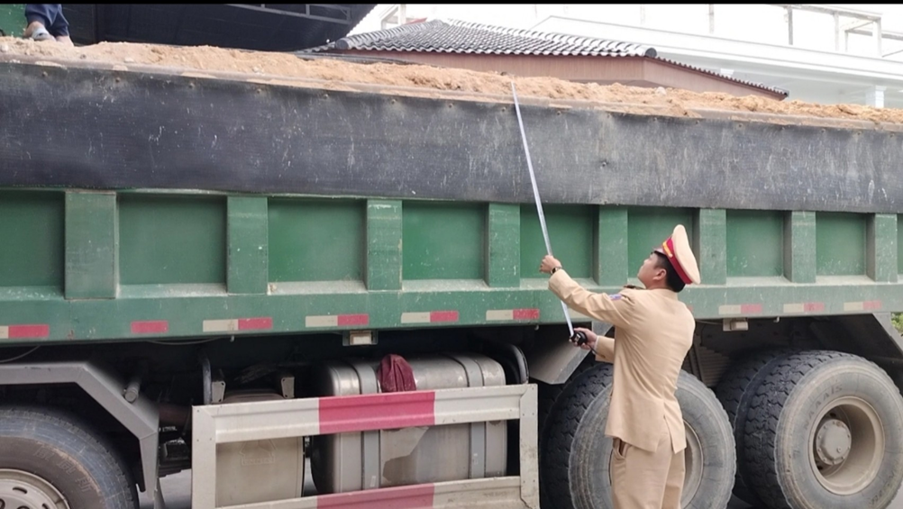Thanh Hóa xử lý trên 5 800 xe vi phạm về tải trọng, kích thước thùng hàng