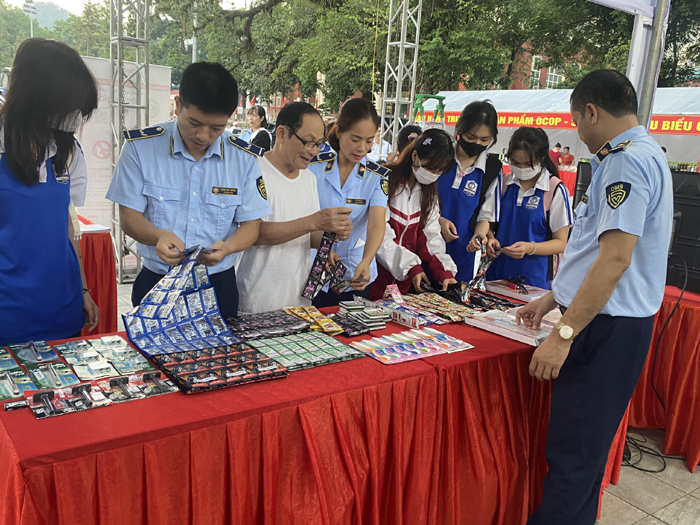 QLTT Hà Giang Đẩy mạnh chống hàng giả, hàng nhái