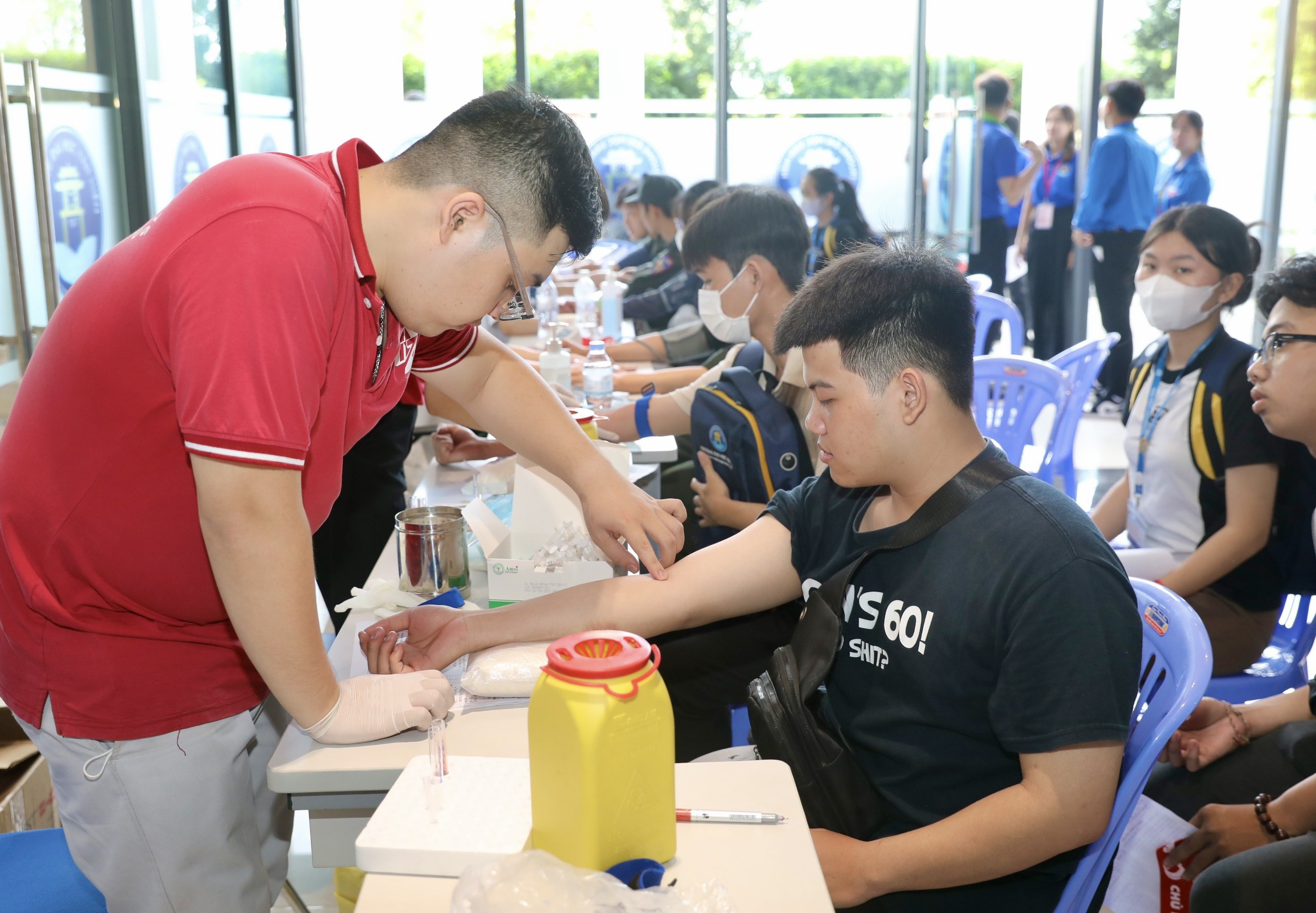 TP Hồ Chí Minh Gần 3 000 lượt người tham gia Chương trình Chủ nhật Đỏ lần thứ 15