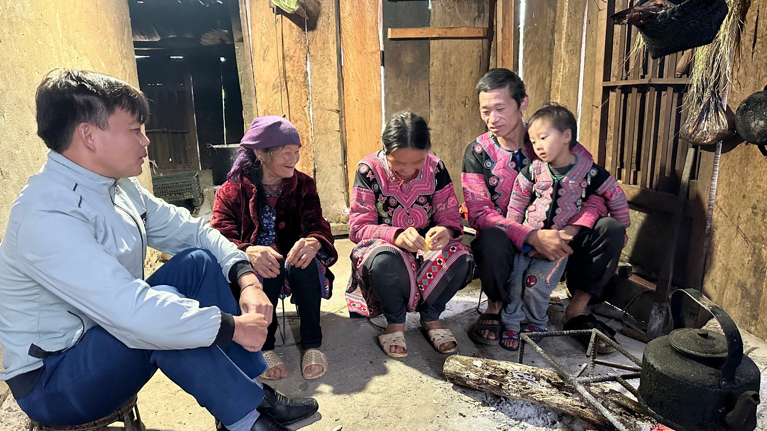 Người có uy tín nêu gương sáng trong cộng đồng dân cư