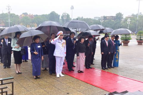 Chủ tịch Quốc hội Campuchia vào Lăng viếng Chủ tịch Hồ Chí Minh
