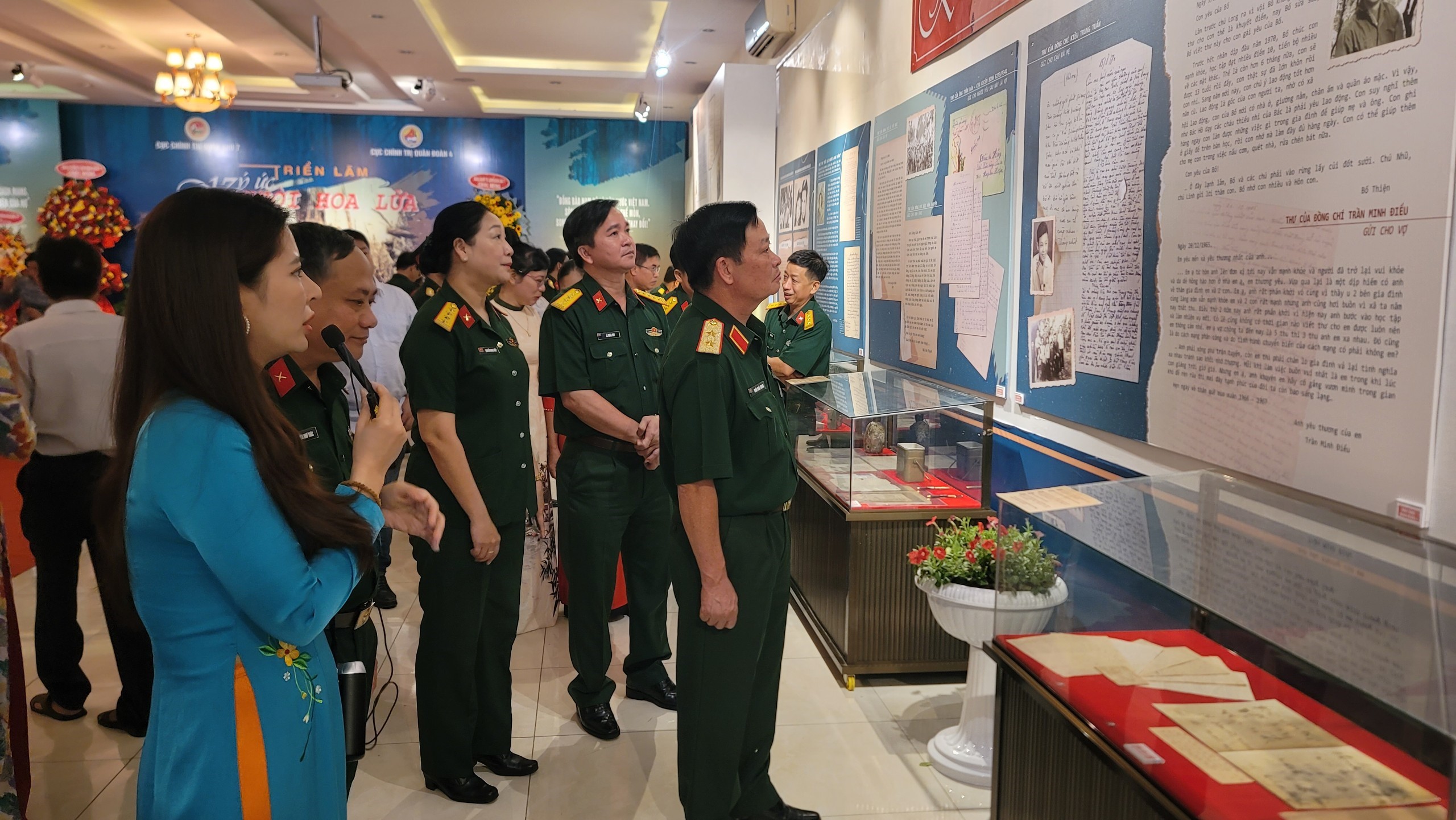 Khai mạc Triển lãm chuyên đề Ký ức thời hoa lửa