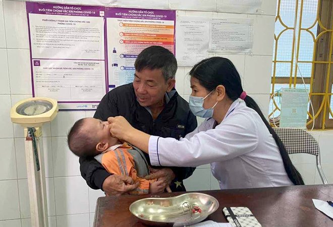 Yên Bái Trung tâm Y tế triển khai Chiến dịch cân, đo, uống Vitamin A cho trẻ