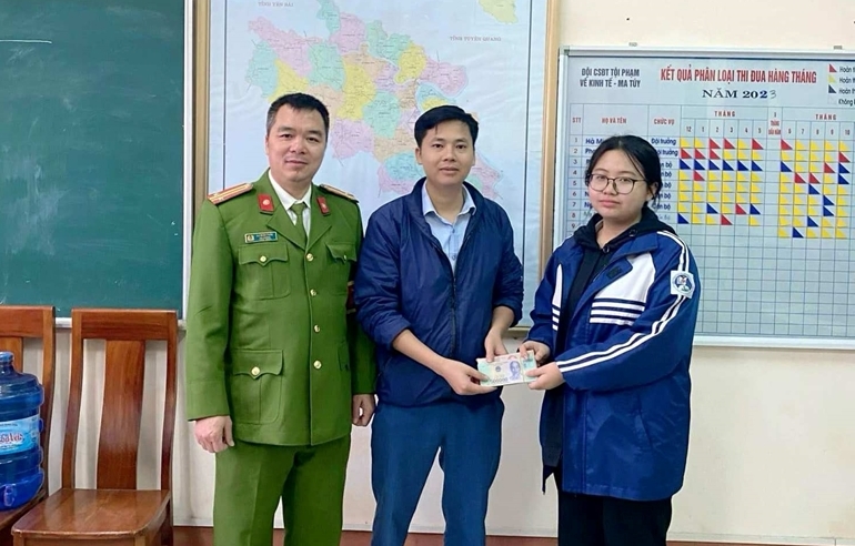Phú Thọ Nữ sinh nhặt được của rơi trả lại người bị mất