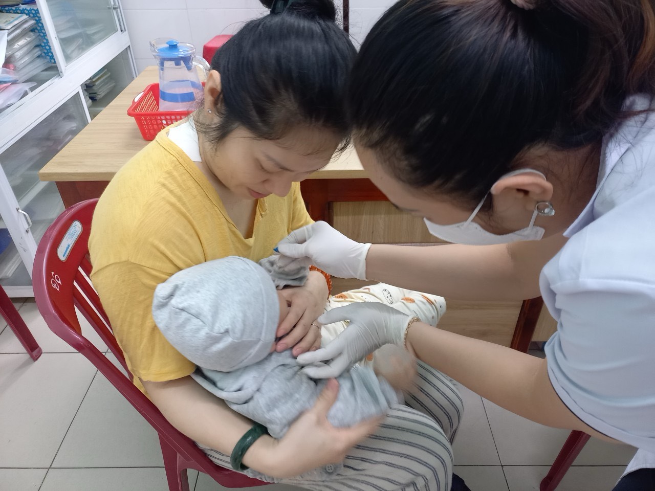 Thừa Thiên Huế triển khai chiến dịch uống Vitamin A kết hợp cân đo trẻ đợt II năm 2023
