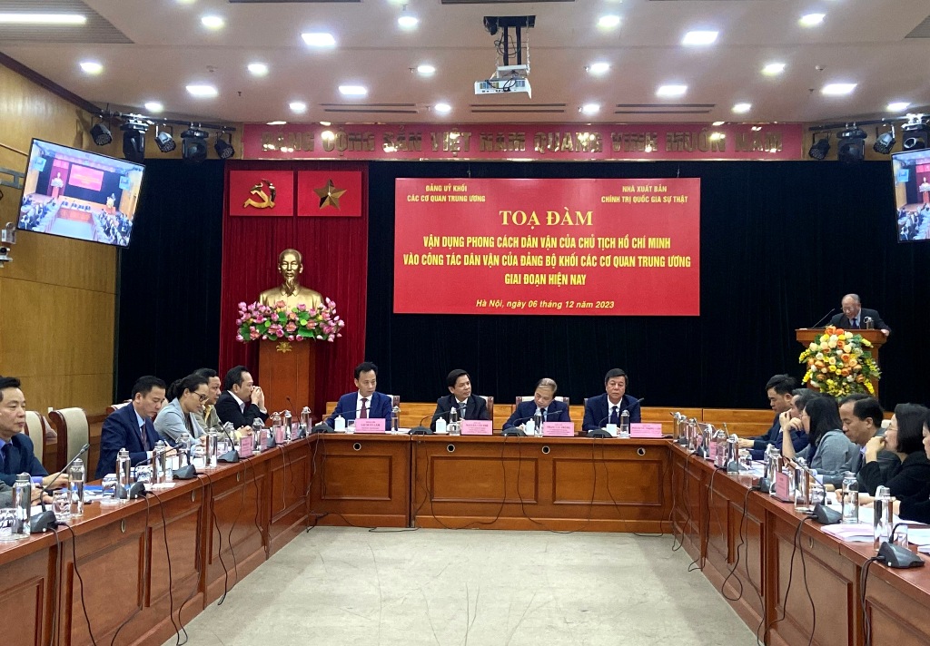 Vận dụng phong cách Hồ Chí Minh vào công tác dân vận của Đảng bộ Khối các cơ quan Trung ương